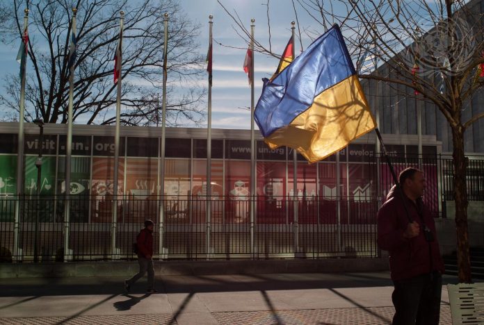 Proteste für die Ukraine vor em UN-Hauptquartier in New York
