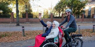 The right to wind in your hair Passengers on a trishaw ride | Photo credit © Cycling Without Age