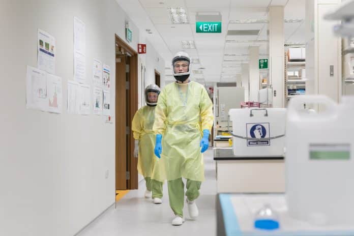 Medical staff in bio hazard suits. © WHO / Blink Media - Juliana Tan
