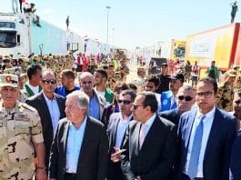 ONU Egipto/Mohamed Elkoossy El Secretario General de la ONU, António Guterres (centro izquierda), visita el paso fronterizo de Rafah.