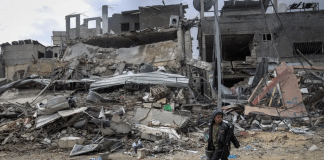 lapsi-Gaza-raunioita