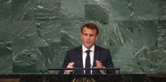 Ranskan presidentti Emmanuel Macron puhuu kahden valtion ratkaisusta käsittelevässä kokousessa. Kuva: UN Photo/CIa Pak