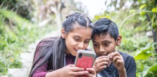 Pohjoismainen yhteistyö tiivistyy lasten digitaalisen ympäristön parantamiseksi UNICEF kehottaa hallituksia, sääntelyviranomaisia ja teknologiayrityksiä tekemään yhteistyötä lasten ja perheiden kanssa rakentaakseen digitaalisen ympäristön, joka on turvallinen, osallistava ja kunnioittaa lapsen oikeuksia.
