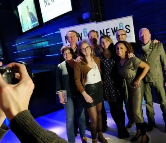 Journée mondiale de la radio : « Nous voulons redonner du sens au journalisme » L'équipe de New6s se fait photographier