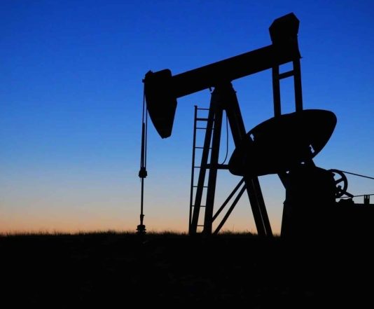 Energie : le chef de l’ONU appelle à taxer les super profits Forage de petrole