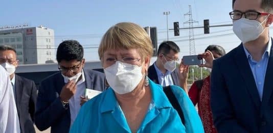 Ouighours : la Chine commet de « graves violations des droits de l’homme » La Haute-Commissaire aux droits de l'homme Michelle Bachelet lors de sa visite en Chine, à Ürümqi, dans la région autonome ouïgoure du Xinjiang, en mai 2022.
