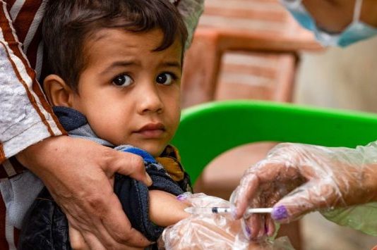 Vaccins : urgence à rattraper le retard vaccination d'un enfant syrien