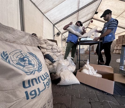 31 Octobre 2023, Emballage de rations alimentaires, Centre d'entraînement de Khan Younis © UNRWA / Hussein Owda