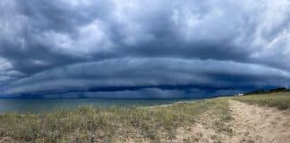 Climat : tempête au dessus de la mer en Uruguay