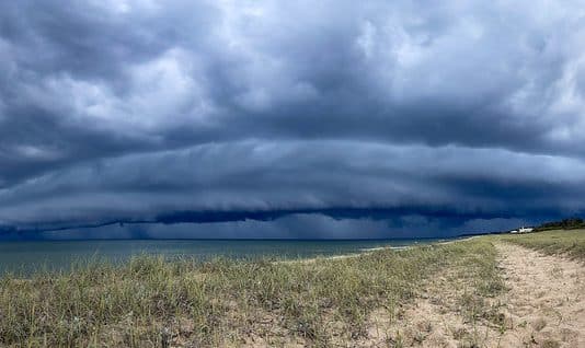Climat : tempête au dessus de la mer en Uruguay
