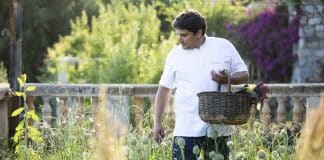 Le chef et ambassadeur de bonne volonté de l'Unesco, Mauro Colagreco, dans les jardins de son restaurant, le Mirazur. Menton. France