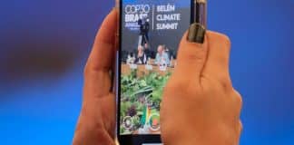 désinformation sur le climat affiché sur un téléphone