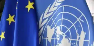 L’Union européenne et l’ONU : un partenariat de premier plan drapeaux de l'Union européenne et de l'ONU
