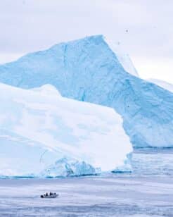 Sjómenn nálægt Ilulissat, Grænlandi. Mynd: Lasse Kyed / Ocean Image Bank