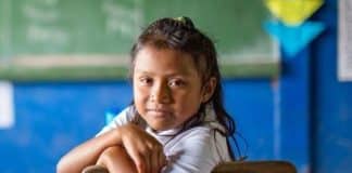 Una bambina frequenta le lezioni nella zona montuosa e impoverita di Jinotega, in Nicaragua.