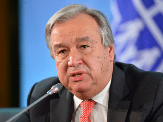 Antonio Guterres parla al microfono