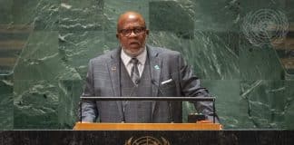 Il presidente dell'Assemblea Generale Dennis Francis chiude il dibattito dell'Assemblea generale. UN Photo/Cia Pak