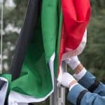 La bandiera dello Stato osservatore della Palestina viene issata presso l'Ufficio delle Nazioni Unite a Ginevra.