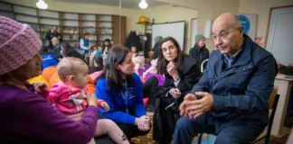 L’Alto Commissario ONU per i rifugiati, Barham Salih sollecita maggiore sostegno per l’Ucraina L'Alto Commissario ONU per i rifugiati, Barham Salih visita un centro visita un centro di transito per sfollati provenienti dalle zone di guerra