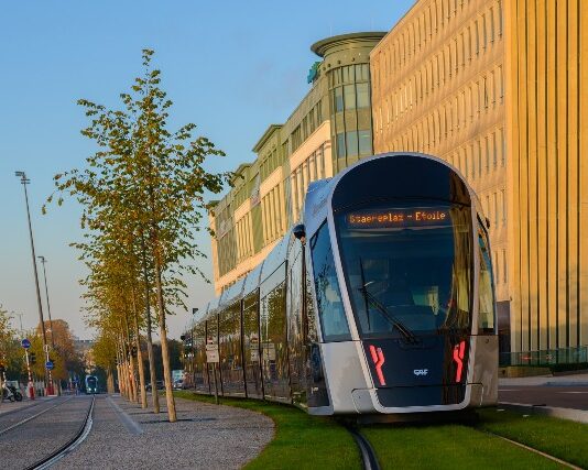 Luxemburgse tram aan het theater