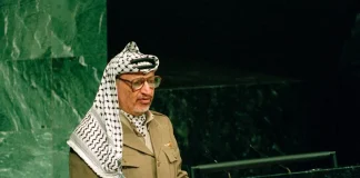 Erkenning van Palestina: een lange geschiedenis Yasser Arafat, leider van de Palestijnse Autoriteit, op het podium van de VN in oktober 1995. Hij was de eerste president van de Palestijnse Staat, die in 1988 in Algerije werd uitgeroepen.