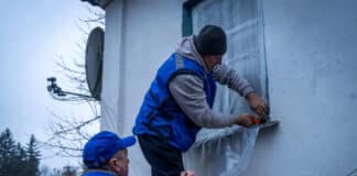 UNHCR en partners isoleren woningen in door oorlog getroffen gebieden in aanloop naar de winter © UNHCR/Iryna Tymchyshyn
