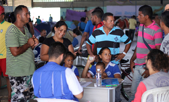 O Acnur Brasil e parceiros apoiam as autoridades locais no registro de venezuelanos que vivem no abrigo de Tancredo Neves, Boa Vista, Roraima.