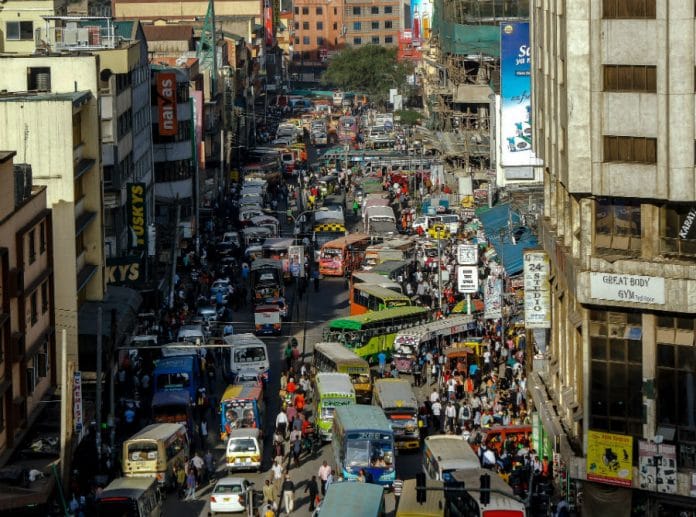 Rua agitada em Nairóbi