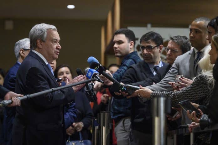 António Guterres fala aos jornalistas sobre a situação na Líbia. Créditos: ONU / Loey Felipe