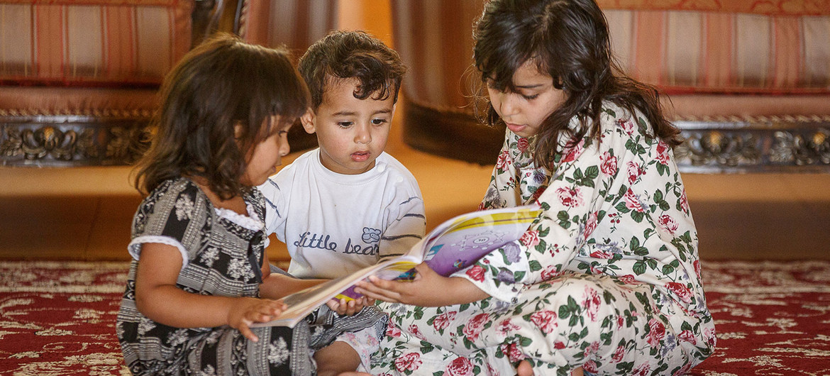 Mais de 100 milhões de crianças cairão abaixo do nível mínimo de proficiência em leitura devido ao impacto do fechamento de escolas