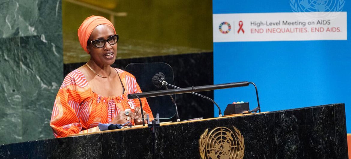 Chefe da Unaids, Winnie Byanyima defende liderança política para que crianças possam concluir educação secundária