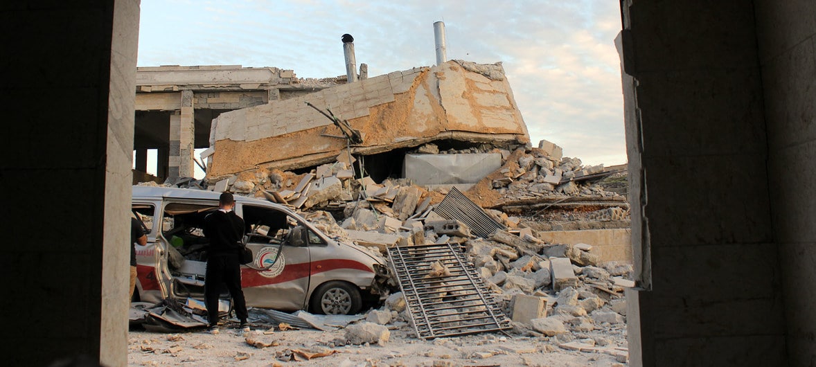 Hospital Kafr Nubl e ambulância em ruínas, depois de ataque no início de maio de 2019. 