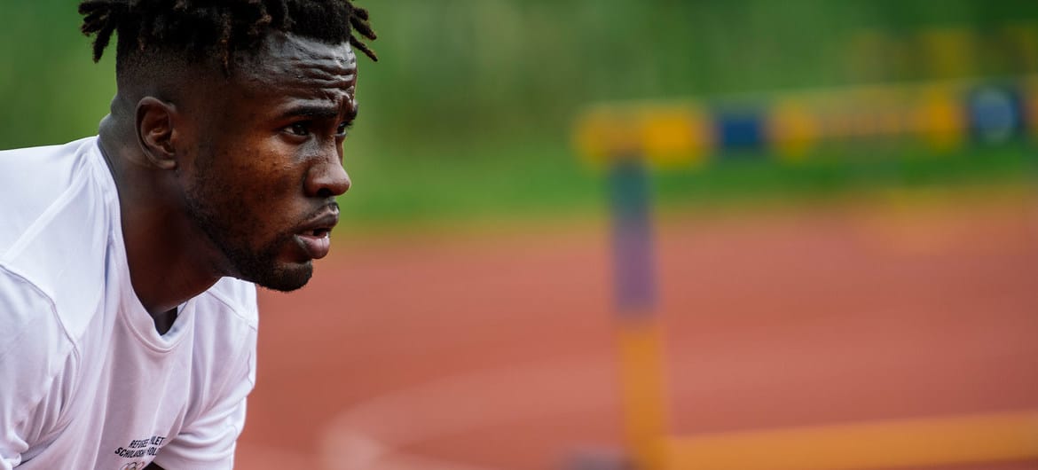 Dorian Keletela, membro da equipe olímpica de refugiados de Tóquio 2020, Sprinter, originalmente do Congo, treina no Centro de Treinamento Nacional de Portugal.