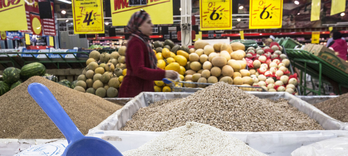 O Índice de Preços dos Alimentos da FAO registra variações mensais nos custos internacionais das commodities alimentares.