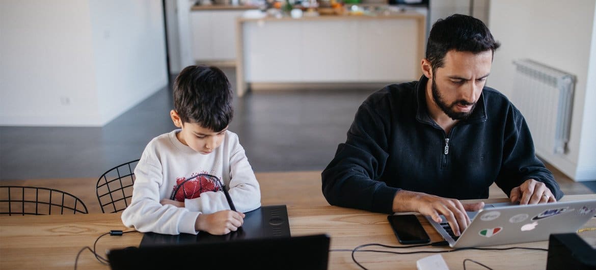 Computadores e celulares não podem ser jogados no lixo comum. 