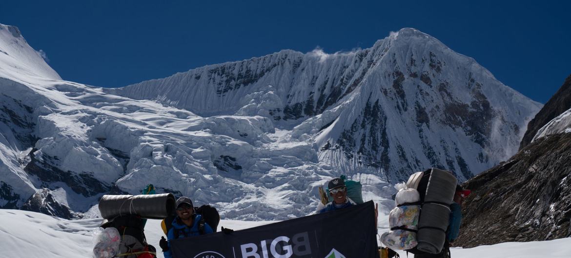 Programa Mundial para o Meio Ambiente, Pnuma, nomeou o alpinista nepalês Nirmal Purja como embaixador das Montanhas. 