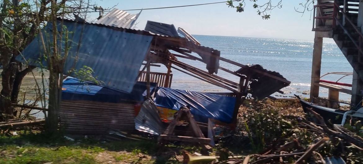Supertufão Rai ou Odete destruiu várias casas nas Filipinas. 
