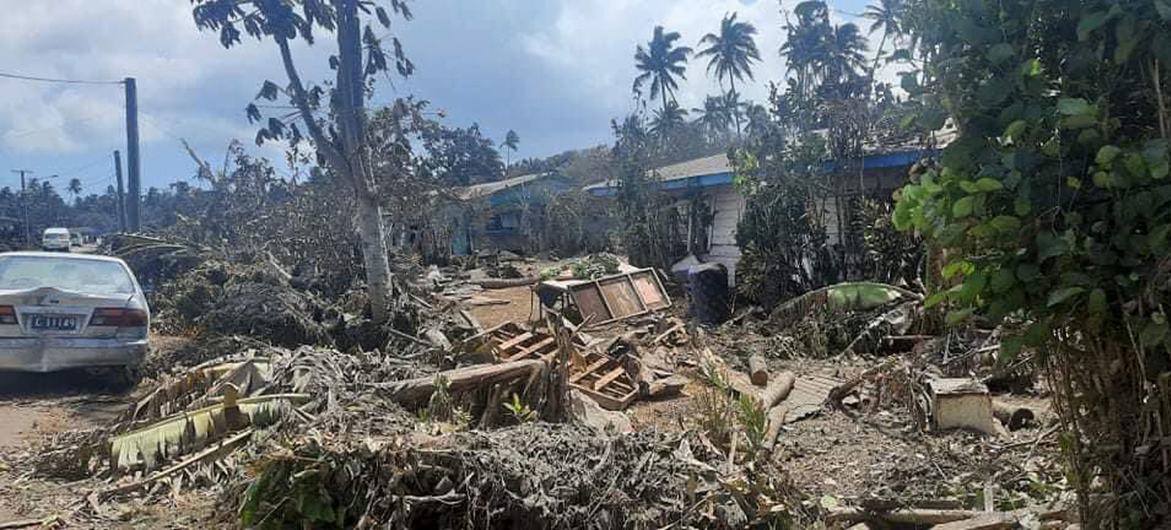 Danos após erupção e tsunami em Tonga