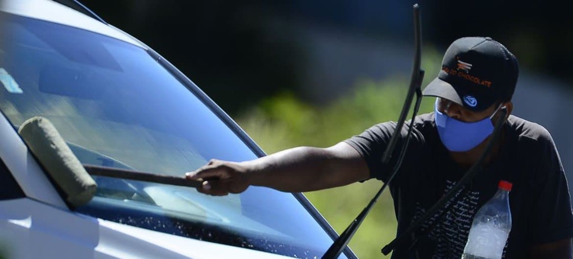 A Covid-19 aumentou as vulnerabilidades desses trabalhadores, uma vez que o emprego informal não oferece nenhuma forma de proteção ou de benefícios