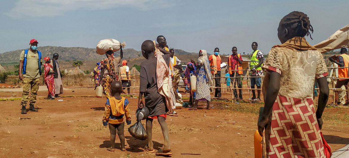 Refugiados e deslocados internos em acampamento no noroeste da Etiópia. 