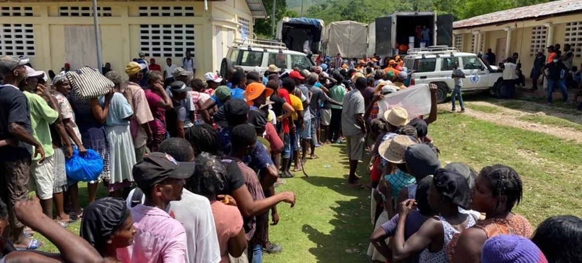 A ONU calcula que 800 mil pessoas foram afetadas pelo terremoto. 