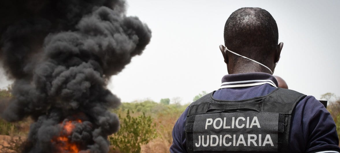 Agente da Polícia Judiciária vê drogas serem queimadas nos arredores de Bissau
