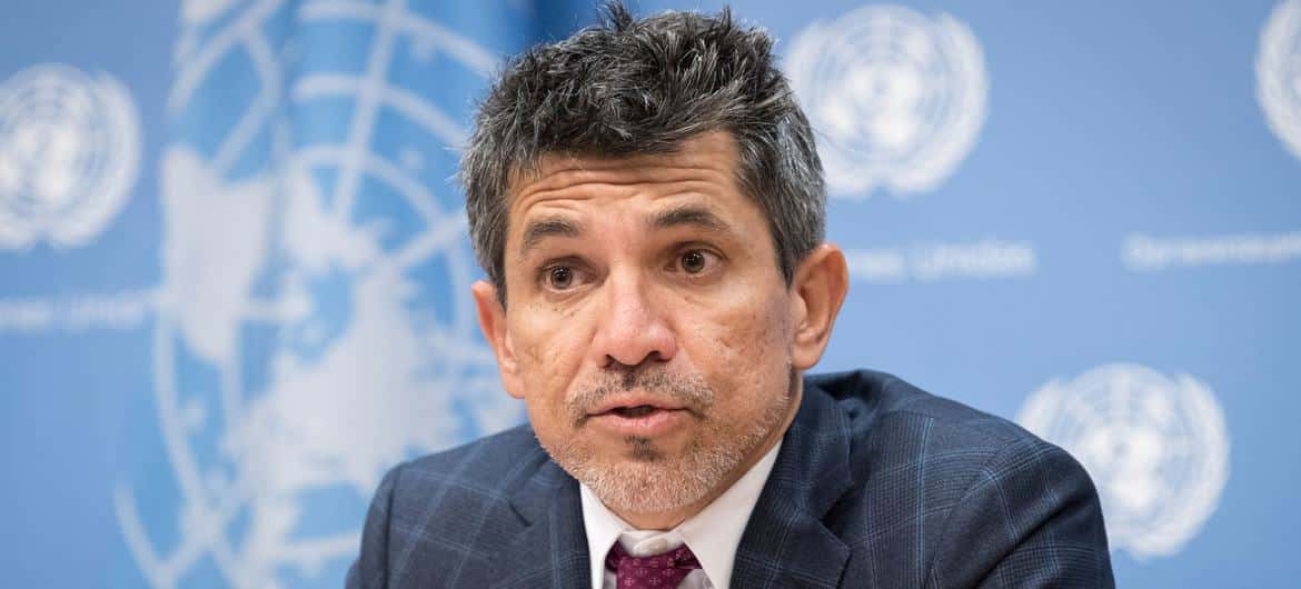 Victor Madrigal-Borloz pede aos vizinhos da Ucrânia que possam admitir pessoas que fogem do conflito em seus territórios