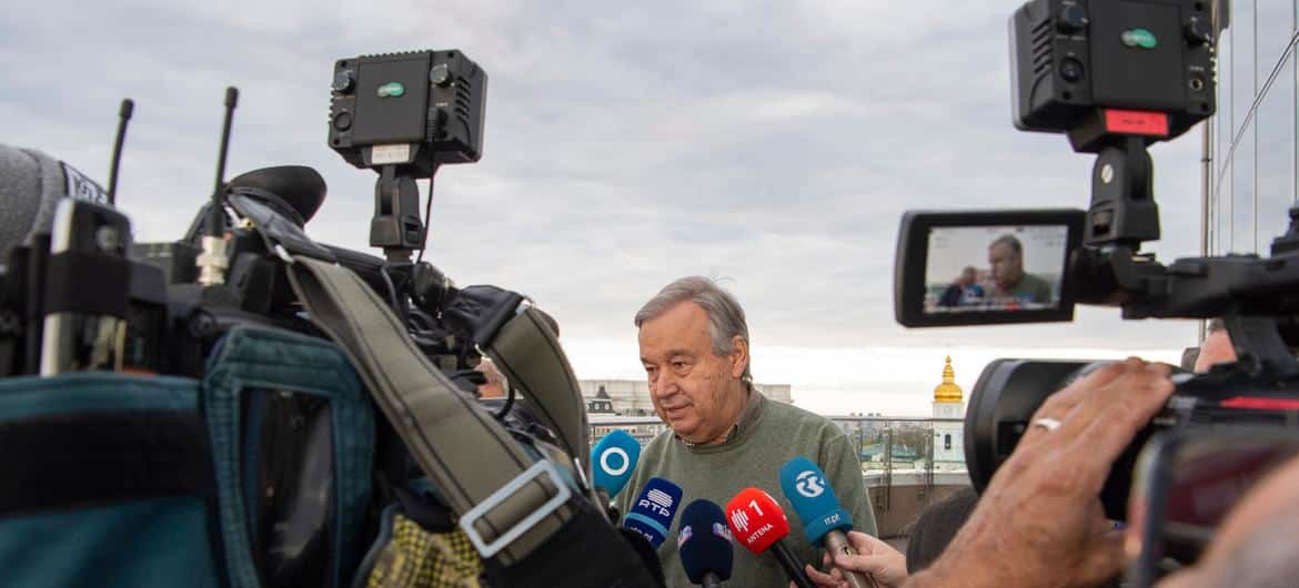 Secretário-geral da ONU, António Guterres fala à mídia em Kyiv, capital da Ucrânia