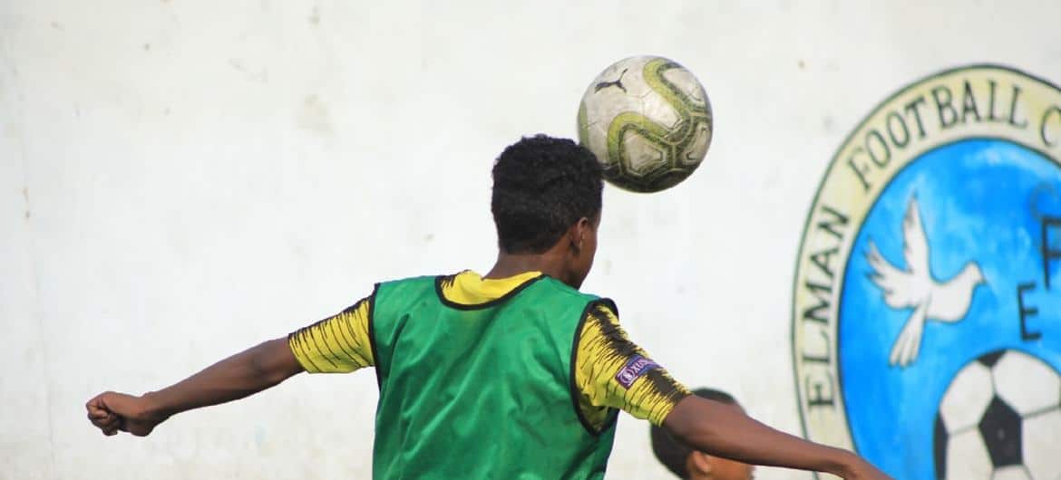 Para Grandi, o esporte promove o bem-estar mental e físico, cria confiança e habilidades, ajuda a manter as crianças na escola e empodera mulheres e meninas. 
