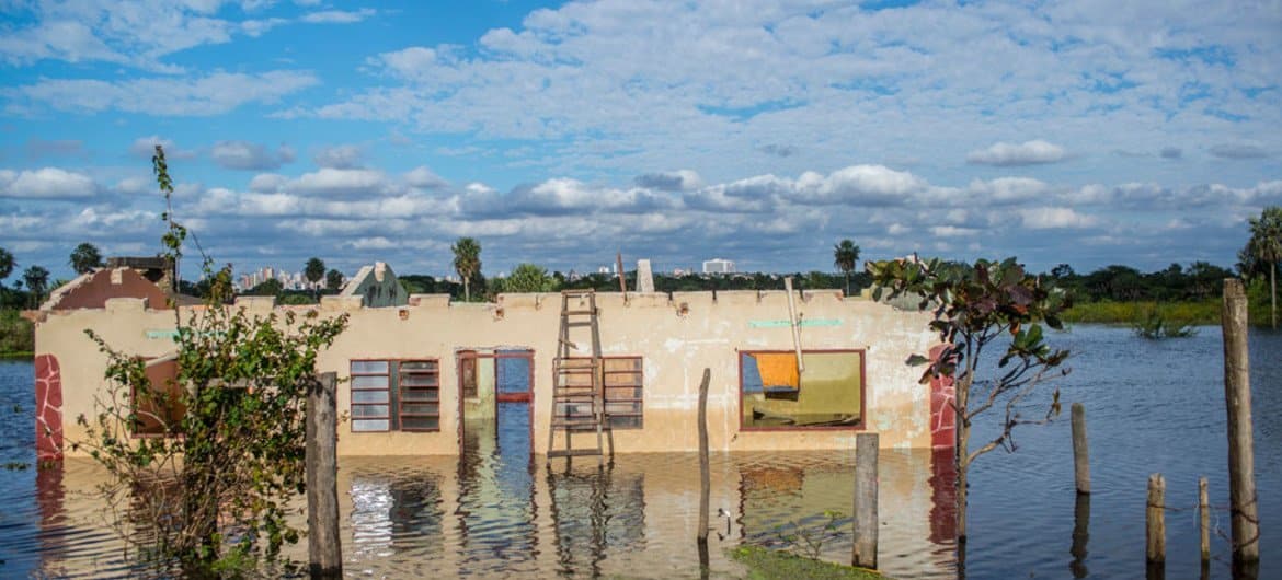 Inundação na comunidade de Chaco’i, a 30 milhas de Assunção, capital do Paraguai, em julho de 2014. 