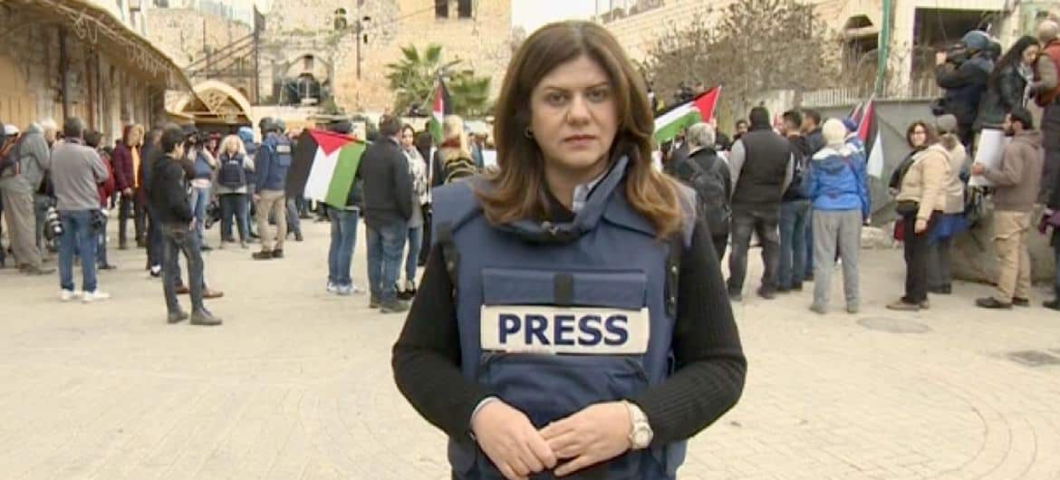 A veterana jornalista palestina Shireen Abu Akleh passou um quarto de século cobrindo a vida sob o regime militar israelense