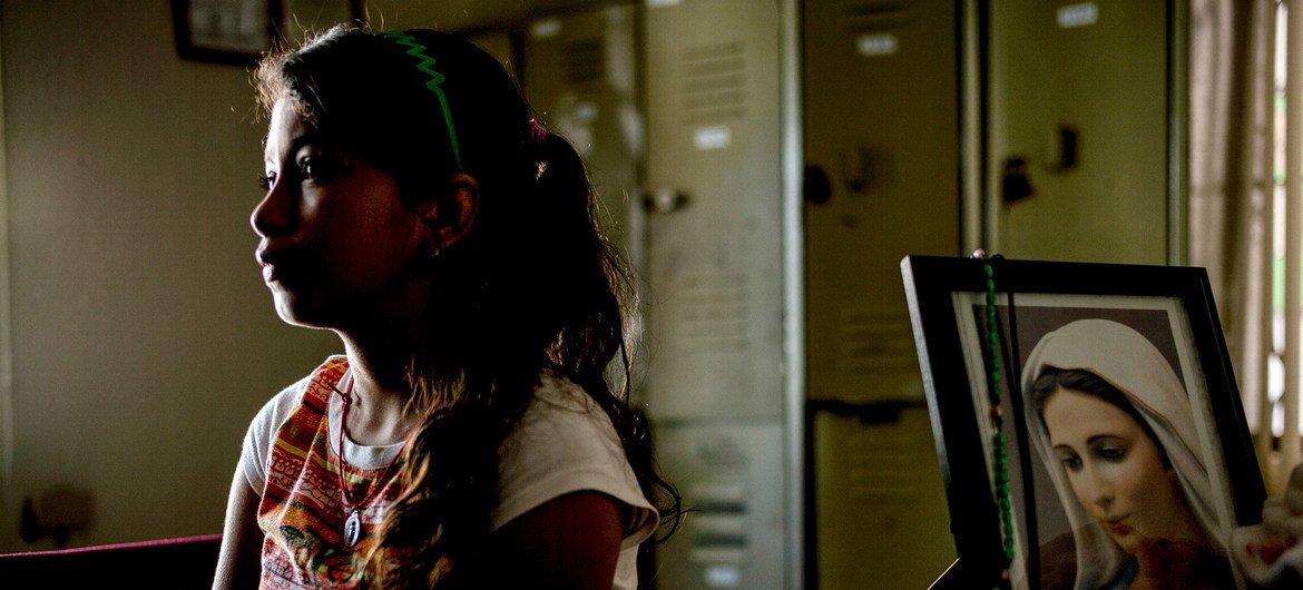 Uma jovem que fugia da violência no México foi detida enquanto viajava com sua irmã para encontrar sua mãe nos Estados Unidos