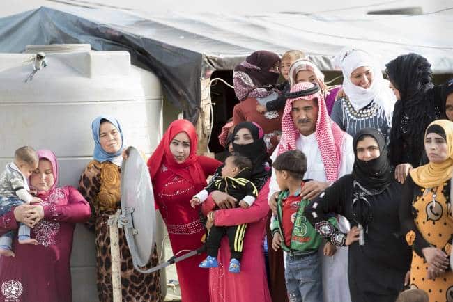 Família síria num campo de refugiados