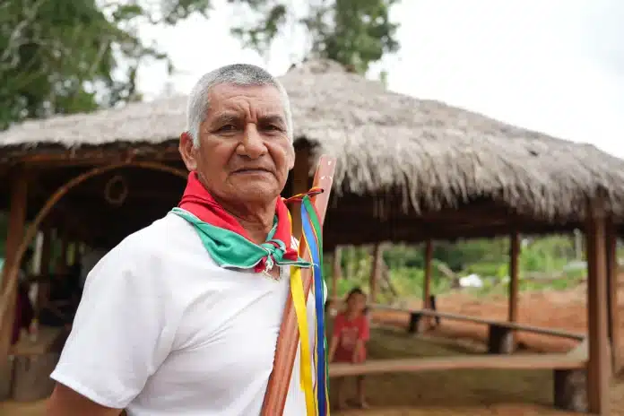Ángel, Líder comunitário